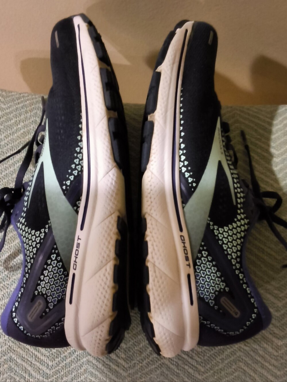 BROOKS WOMEN'S GHOST 14 ATHLETIC SHOES - PEACOAT/YUCCA/NAVY, Size 11 - Picture 12 of 15